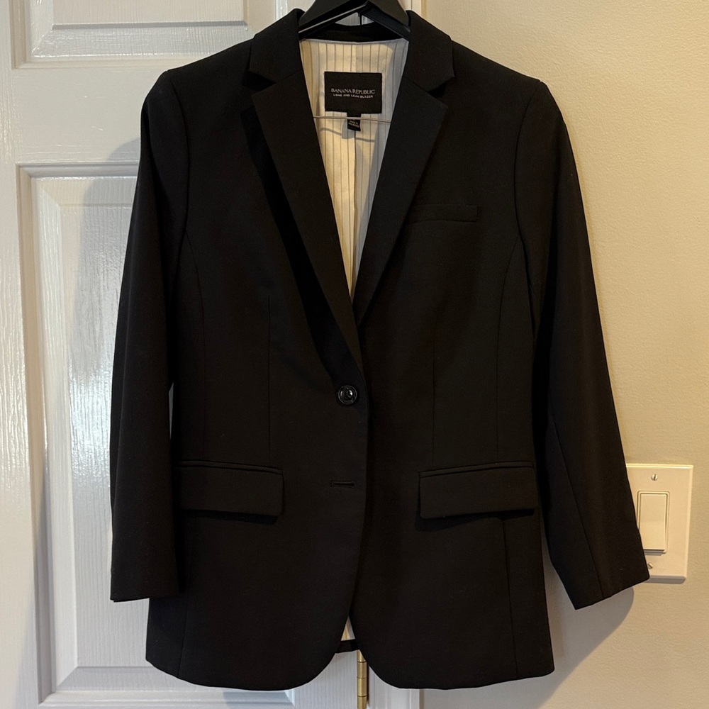 Banana Republic Classic Black Blazer. Size 2. Arms altered to 21 inches.